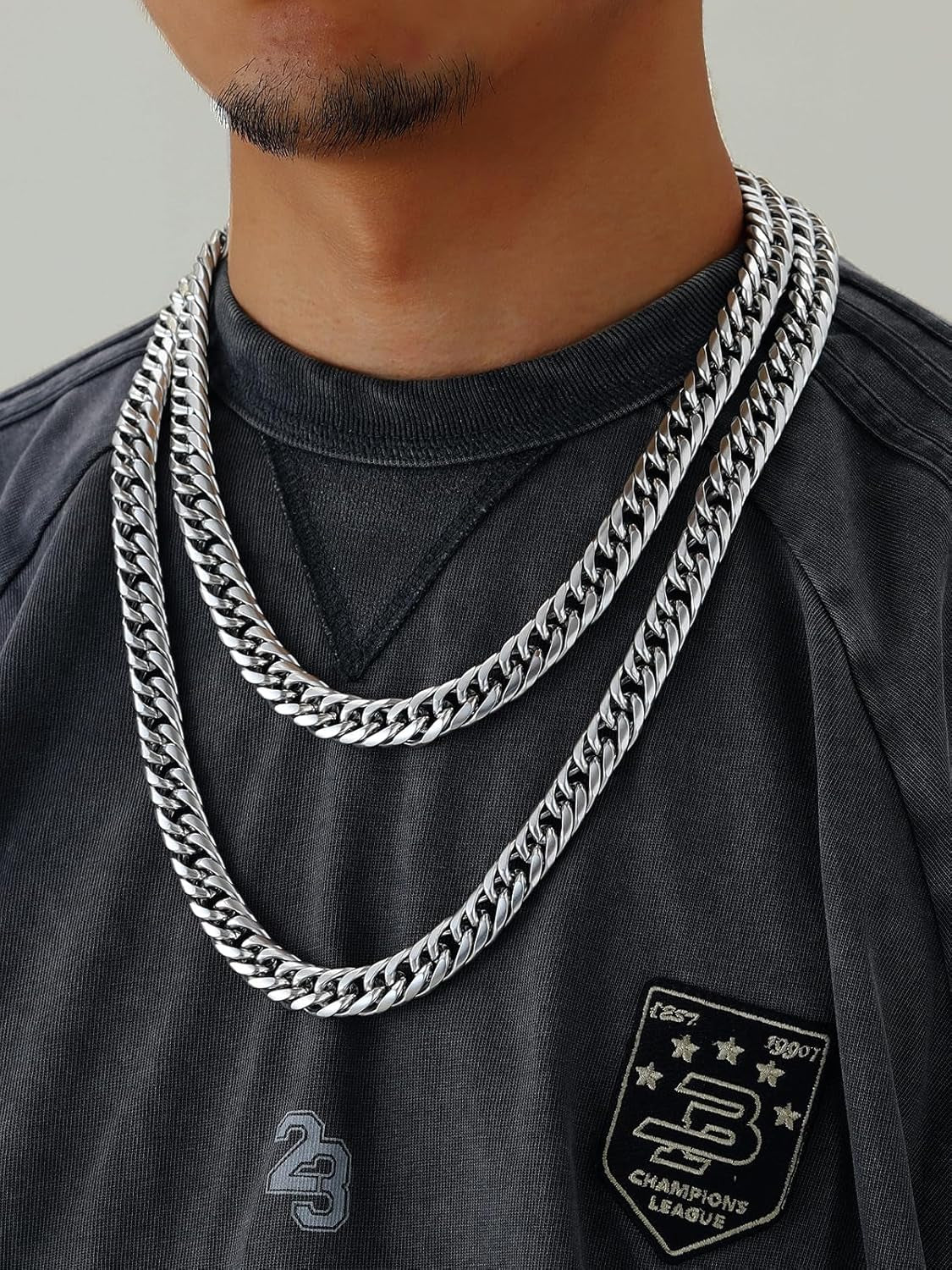 Man wearing silver Manly Mania Royal Chain necklace with pendant – men's fashion accessory