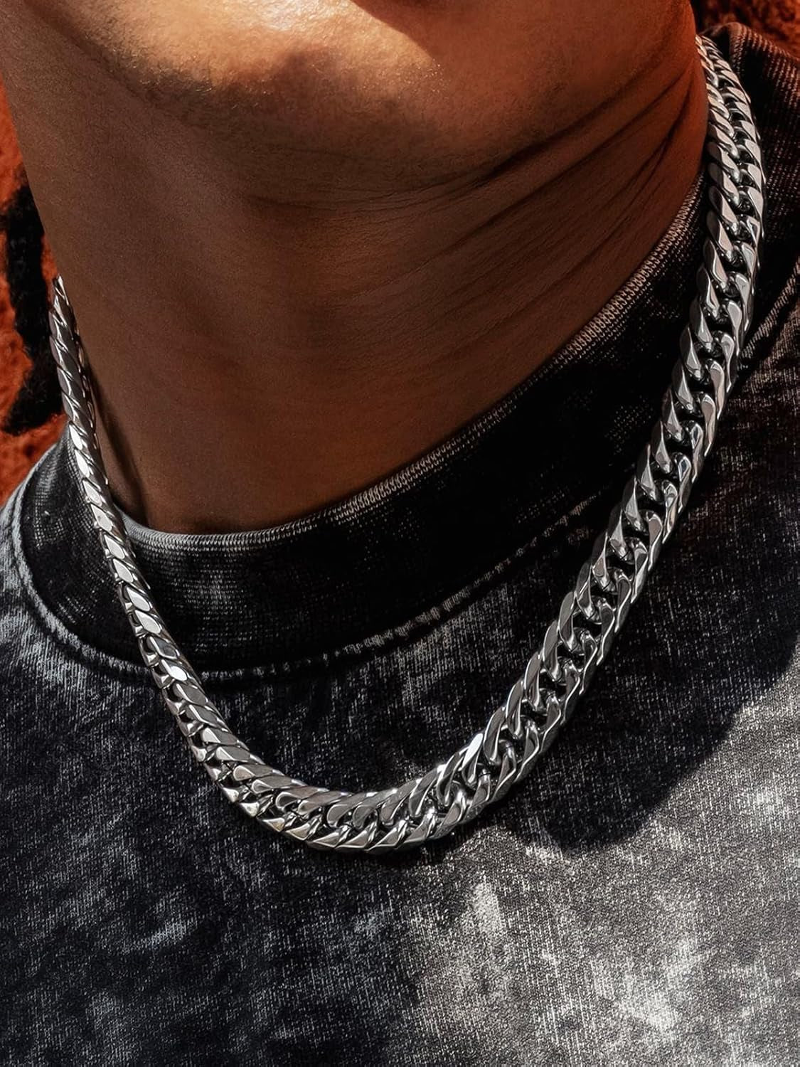 Man wearing silver Manly Mania Royal Chain necklace with pendant – men's fashion accessory